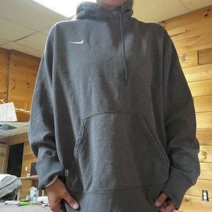 GREY NIKE SWEATSHIRT